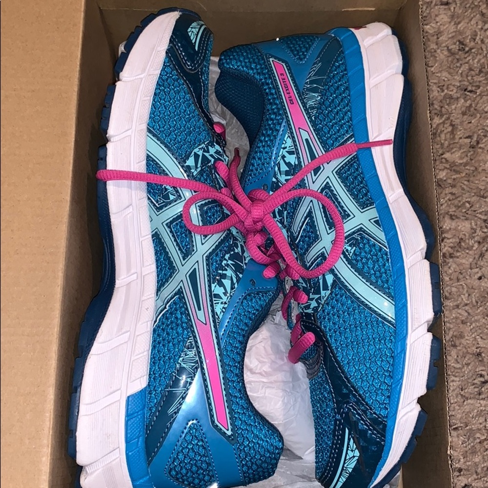Turquoise Running shoes